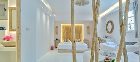 PREMIUM QUAD Room with Courtyard View