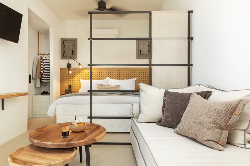 Chora Kythnos Suites — 4-star property with infinity pool in Chora of Kythnos
