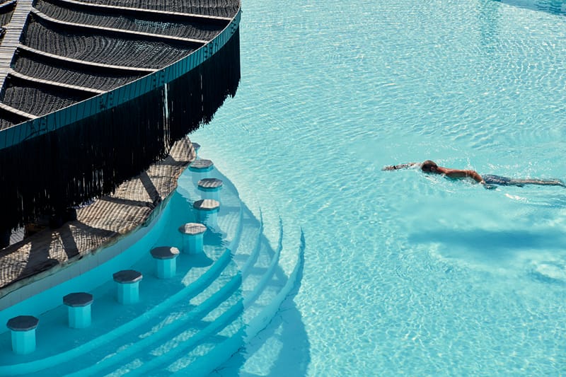 Myconian Imperial Resort — πολυτελές resort στην παραλία Ελιά Μυκόνου
