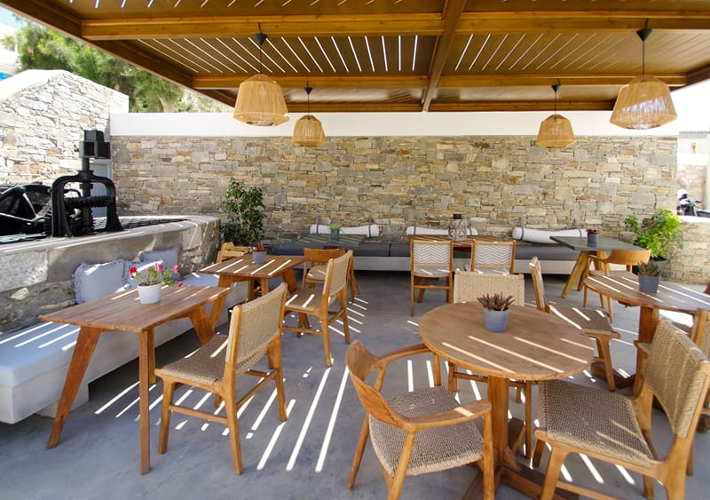 Oro Suites Syros — premium beachfront suites on Vari sands