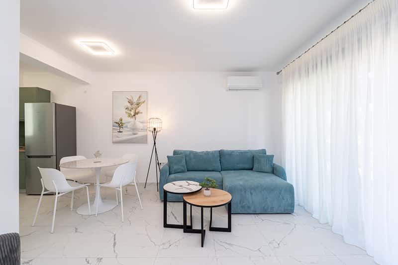 Two Bedroom Triplex With Garden