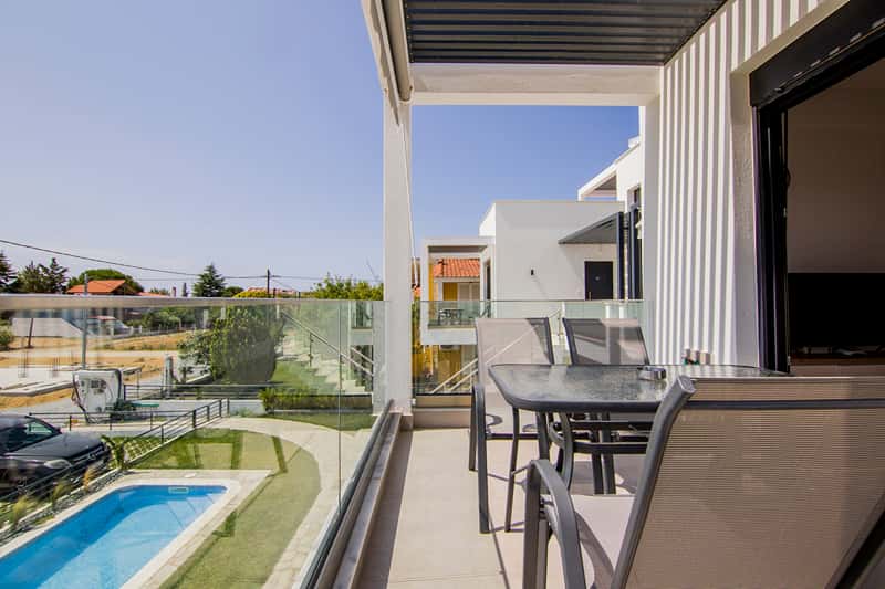 One Bedroom Apartment with Pool Access
