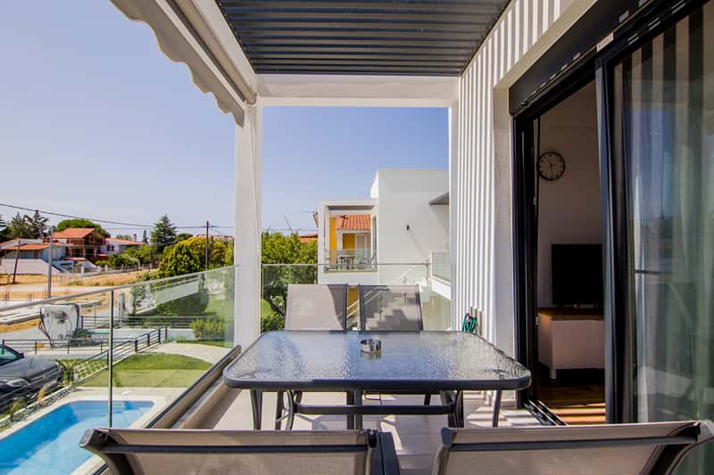 One Bedroom Apartment with Pool Access
