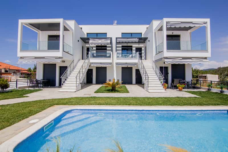 One Bedroom Apartment with Pool Access