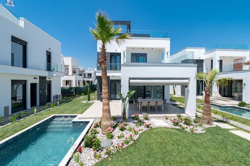 Three-Bedroom villa with Private Pool & Rooftop