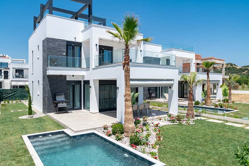 Three-Bedroom villa with Private Pool & Rooftop