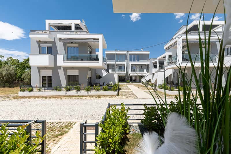 Two - Bedroom Duplex With Garden