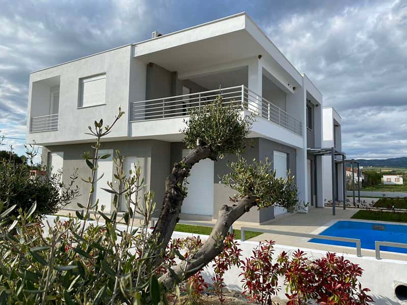 Three-Bedroom Duplex with Private Pool